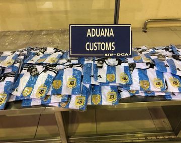 Incautan más de 300 camisetas de fútbol: estaba la inconseguible de la Selección con las tres estrellas