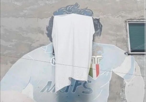 Protesta en Nápoles: comerciantes taparon parte del mural de Maradona y hubo polémica