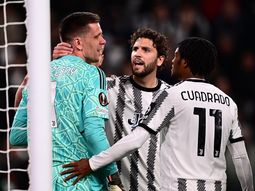 Susto en la Juventus: Szczesny salió de la cancha por un dolor en el pecho