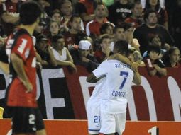 velez fue efectivo y atrapo con un gran triunfo ante newells velez fue efectivo y atrapo con un gran triunfo ante newells
