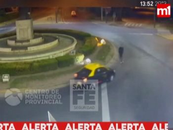 VIDEO: Un taxista atropelló a un skater en Rosario y le fracturó el cráneo