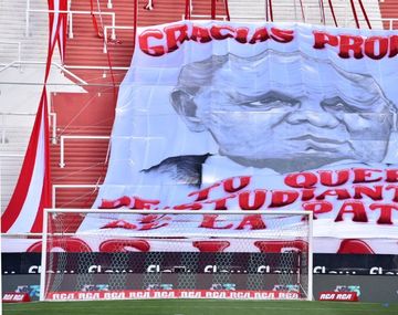 Emotivo homenaje a Sabella en el estadio de Estudiantes 