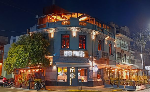 La parrilla de Liniers que celebra 10 años de historia de la mano de un sommelier de carnes