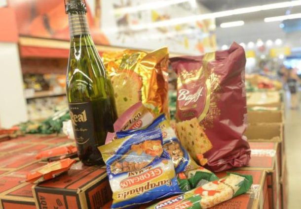 El Gobierno lanza una canasta navideña con cinco artículos a $250