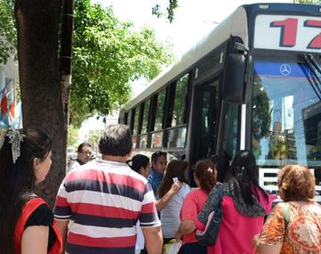 Gobernadores afirman ser discriminados por quita de subsidios al transporte