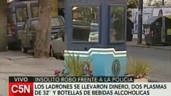 insolito robo frente al departamento central de la policia federal insolito robo frente al departamento central de la policia federal