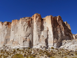Es un lugar desconocido y cuenta con formaciones naturales ideales para maravillarse