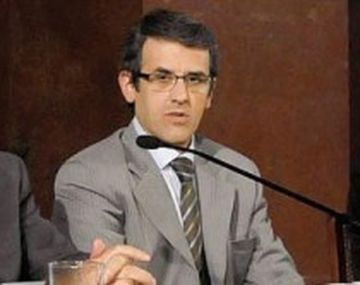 Denuncian al vicerrector del Nacional por tener dos cargos