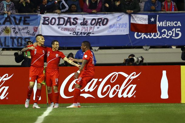 Perú venció a Bolivia y se clasificó a semifinales donde jugará con Chile