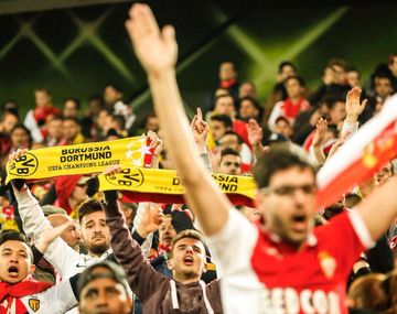 &nbsp;Hinchas de Mónaco alentaron a los del Dortmund tras atentado