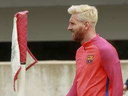 cambio el pelo pero no las manas: mira lo que hizo messi en una practica cambio el pelo pero no las manas: mira lo que hizo messi en una practica