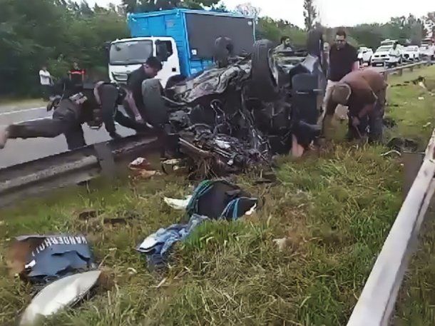 Impresionante choque y vuelco en Panamericana dejó a cinco personas heridas