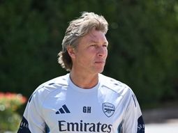 gabriel heinze hace historia en inglaterra: es el primer argentino en ganar la premier league con el arsenal gabriel heinze hace historia en inglaterra: es el primer argentino en ganar la premier league con el arsenal