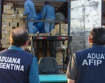 Hallazgo de Aduana: seis mil dólares ocultos en importación de revistas