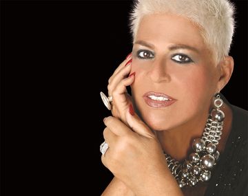 ¡Una noche inigualable! María Martha Serra Lima se presenta en Casino Club Santa Rosa