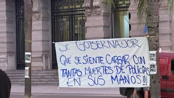 crece la tension en santa fe por un posible paro de policias crece la tension en santa fe por un posible paro de policias