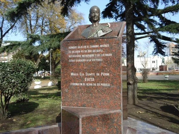 Mar del Plata: robaron el busto de Eva Perón en una plaza