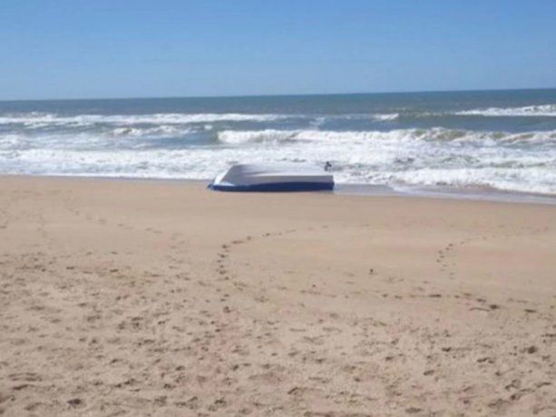 Misterio en Uruguay: encuentran más de una tonelada de cocaína debajo de un bote abandonado