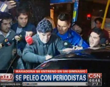 Otro escándalo de Maradona: enojado