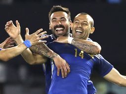 Pocho Lavezzi recibió a Mascherano en el fútbol chino Pocho Lavezzi recibió a Mascherano en el fútbol chino