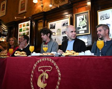 Un clásico: ¿qué desayunó Larreta en el Tortoni antes de votar?