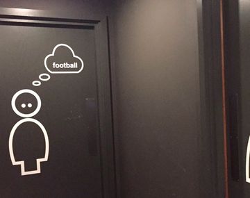 Los carteles generaron críticas en las redes sociales