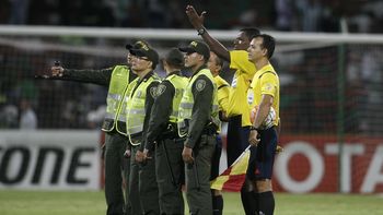 pobre huracan: el arbitro del papelon en colombia dirigira la copa america pobre huracan: el arbitro del papelon en colombia dirigira la copa america