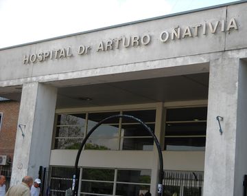 Dejaron abandonada a una beba recién nacida en la puerta de una escuela