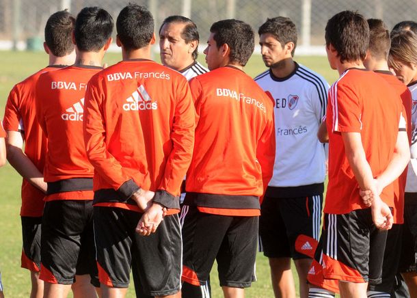 River se entrena en Salta con la cabeza en los refuerzos