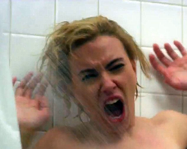 Scarlett Johansson se desnuda para recrear Psicosis