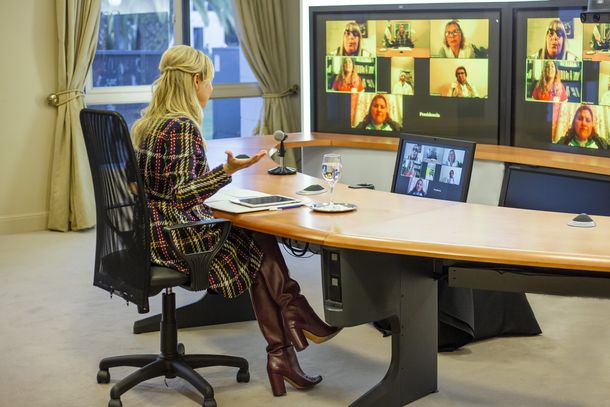 Fabiola Yáñez realizó un encuentro virtual y federal con maestros de diferentes provincias