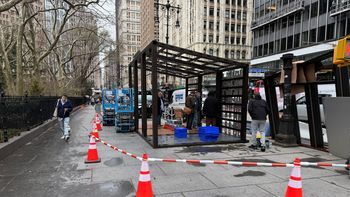 city hall park deliverista hub: como es el centro de descanso y recarga para repartidores de nueva york city hall park deliverista hub: como es el centro de descanso y recarga para repartidores de nueva york