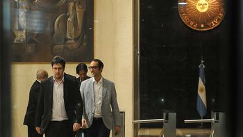 encuentran 400 mil dolares no declarados en una cueva encuentran 400 mil dolares no declarados en una cueva