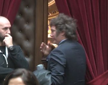 Milei abandonó la sesión de Diputados y fue repudiado en redes: Déspota