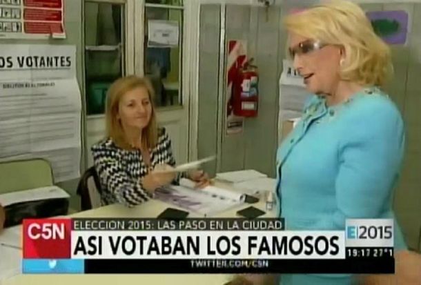 A Mirtha Legrand la filmaron en el cuarto oscuro mientras votaba