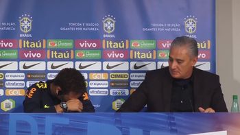 video: neymar fue defendido por su dt y se largo a llorar en plena conferencia de prensa video: neymar fue defendido por su dt y se largo a llorar en plena conferencia de prensa