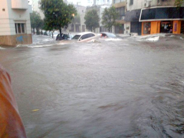 La Plata: centro de evacuados, teléfonos útiles y dónde acercar ayuda