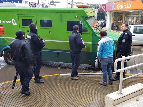 Olvidaron la llave adentro y tuvieron que llamar a un cerrajero