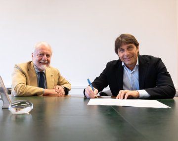 Antonio Conte se convirtió en el nuevo entrenador del Napoli