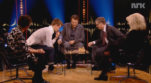 VIDEO: Bill Gates pierde una partida de ajedrez en 79 segundos