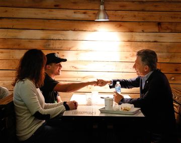 Macri saluda a Brian, el chico que estuvo preso y ahora trabaja de mesero