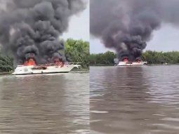 Una embarcación se incendió en el Río Paraná. Una embarcación se incendió en el Río Paraná.