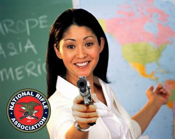 La National Rifle Association promueve armar a los docentes