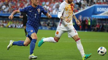 espana se durmio, cayo ante croacia y jugara ante italia en octavos de la eurocopa espana se durmio, cayo ante croacia y jugara ante italia en octavos de la eurocopa