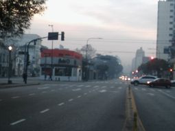misterio por una densa humareda y fuerte olor a quemado en la ciudad misterio por una densa humareda y fuerte olor a quemado en la ciudad