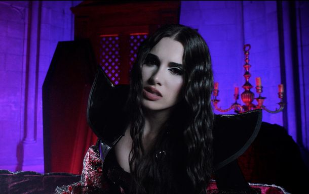 Daniela Milagros redobla su universo visual y estrena “Que La Noche Diga” antes de su primer gran show en Buenos Aires
