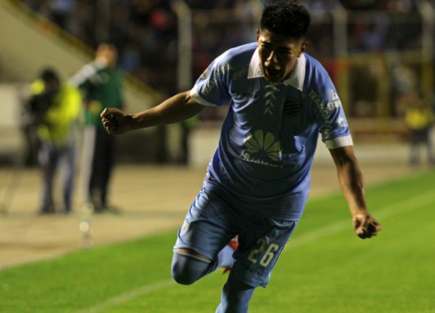 ¿No dobla? El golazo impresionante del Bolivar ante Boca en La Paz