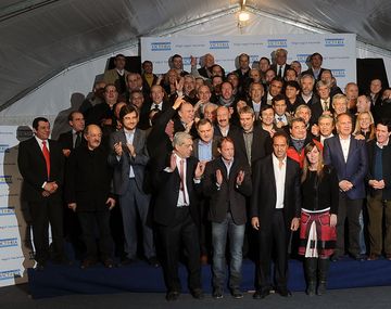 Insaurralde encabezó un cónclave de intendentes en Lomas de Zamora