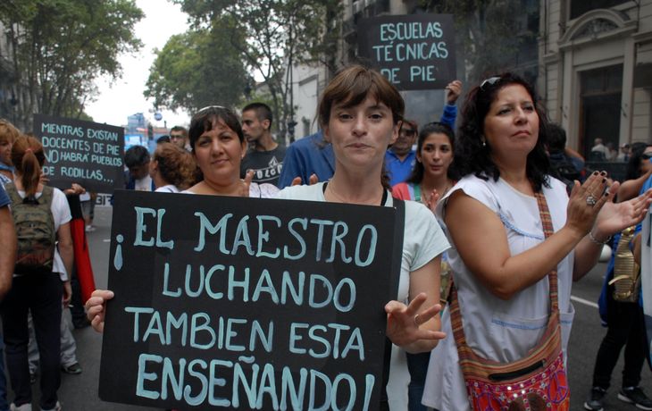 Los maestros le dedicaron un tema a Macri en la masiva marcha