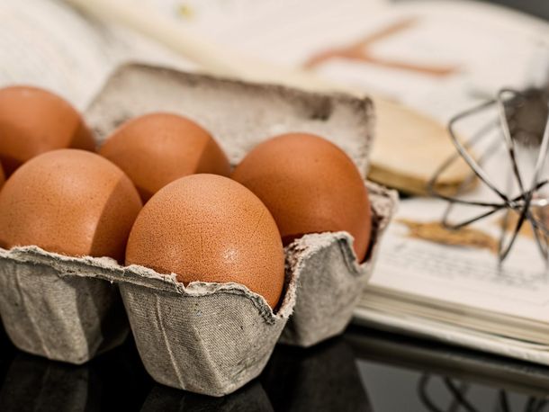 ¿Huevos adentro o huevos afuera? No los dejes en la puerta porque el frío los daña y pierden vida útil